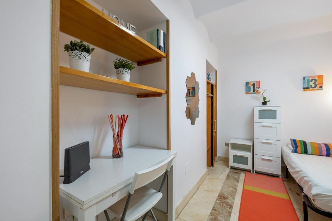 2 Bedroom 1 Bathroom Furnished - Sol - Cozy Vintage - Mintystay Мадрид Екстер'єр фото